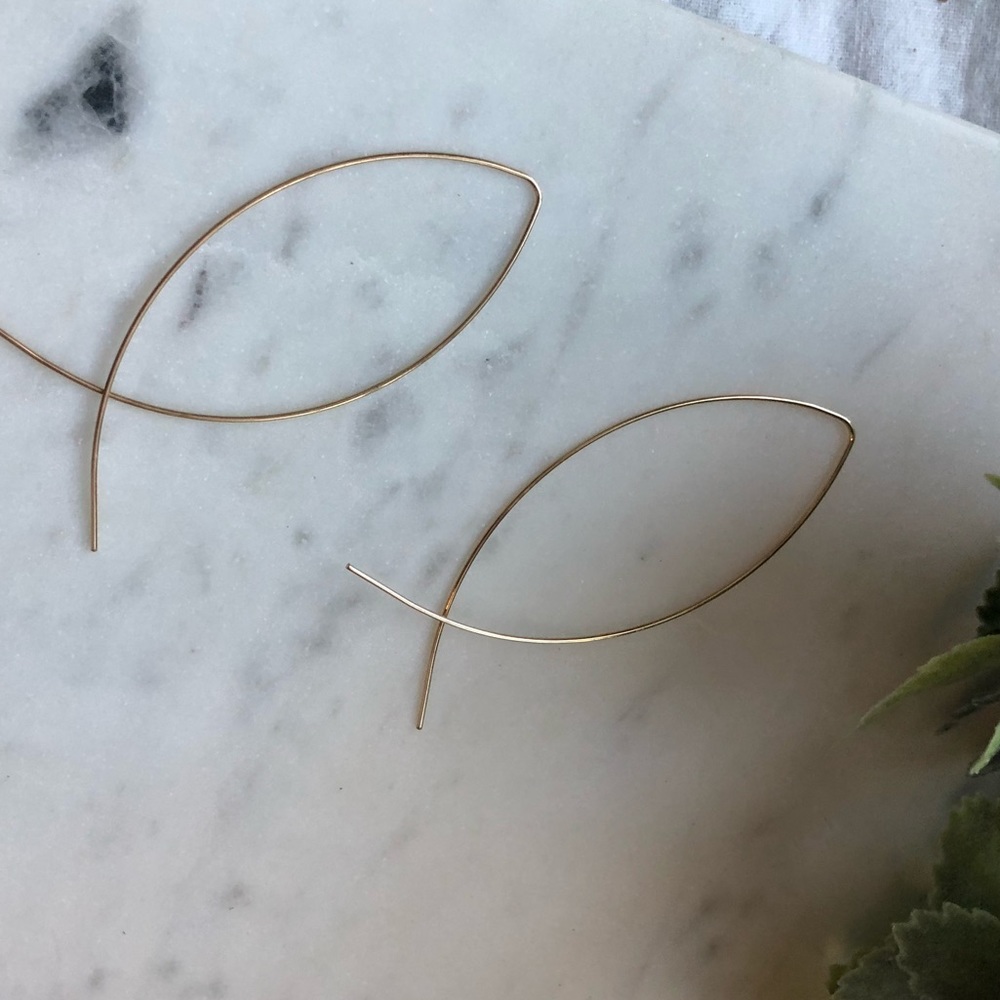The Eryn - Simple Gold Threader Hoops - Picture 8 of 9